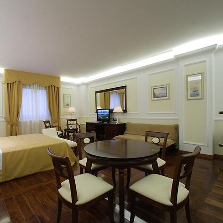 Tiberio Palace Hotel Неаполь Экстерьер фото